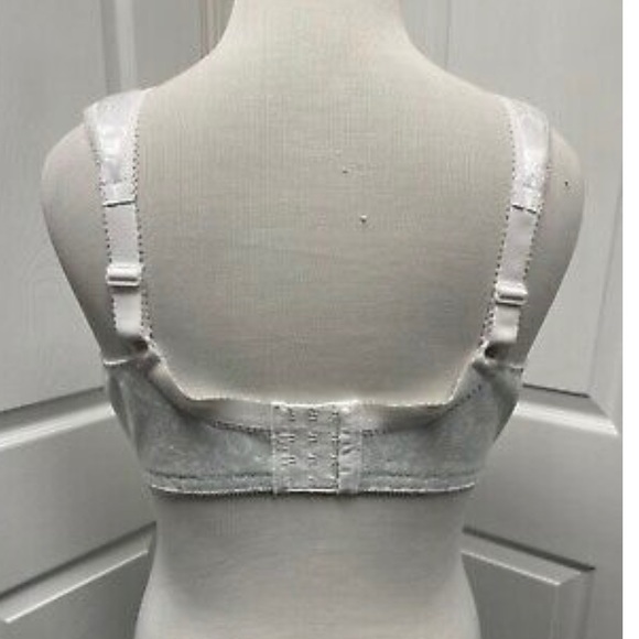 Playtex 18 Hour 44C White Wireless Bra EUC - Picture 3 of 7
